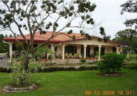 sold Potrerillos Arriba, Panama Large House with Courtyard