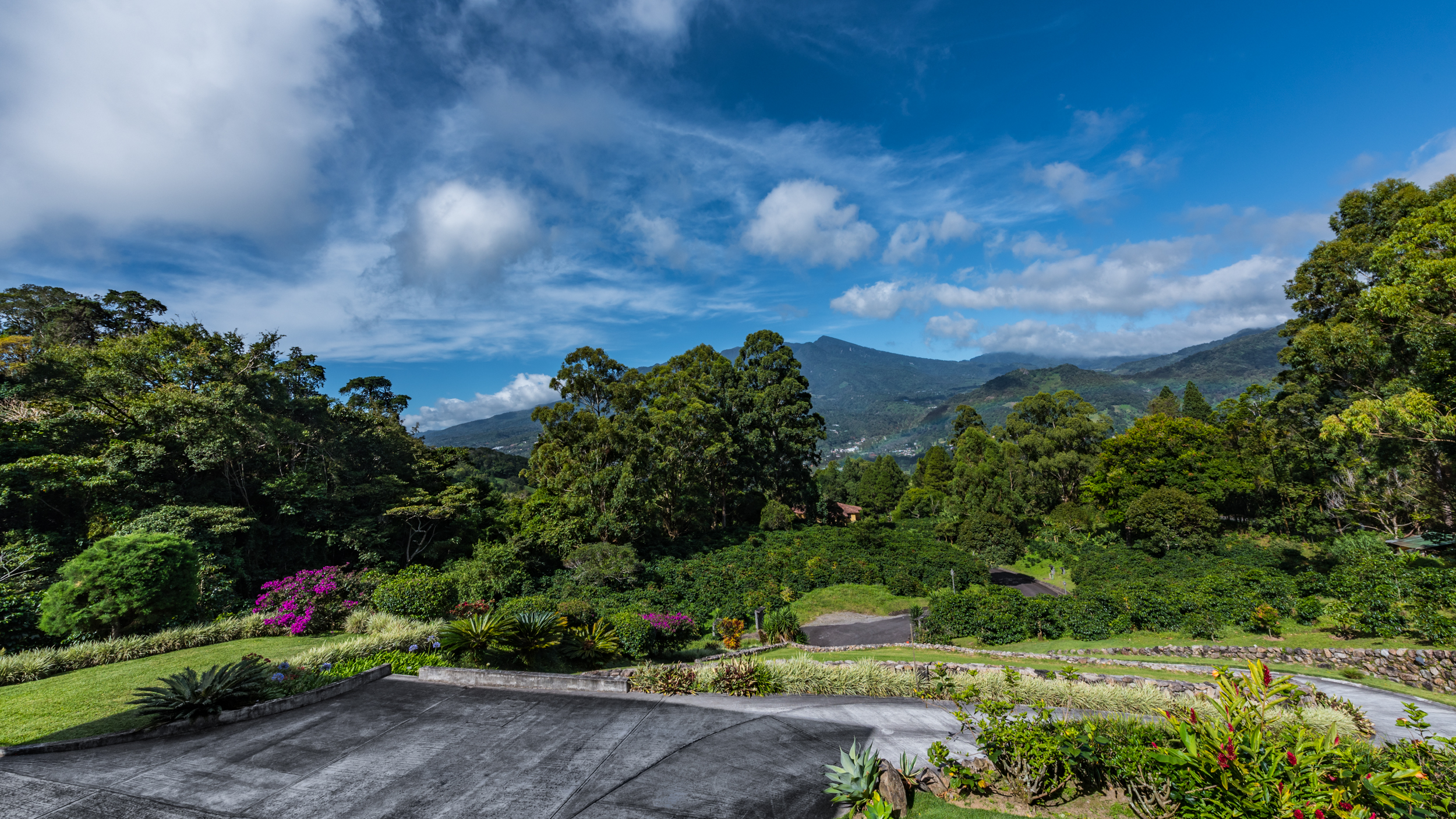 Wow Modern House with Swimming Pool & Spectacular View for Sale in Las Terrazas, Boquete, Panama – Impresionante y moderna casa con piscina y vista espectacular photo 7