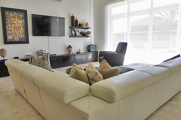 Luxury Estate Home with Swimming Pool in David, Panama – Included with the Property Are a Corp And Permanent Residencies For A Full Family – Casa de Lujo con Piscina en David, Panamá – Incluidos con la Propiedad hay una Corporación y Residencias Permanentes para una Familia Completa photo 9