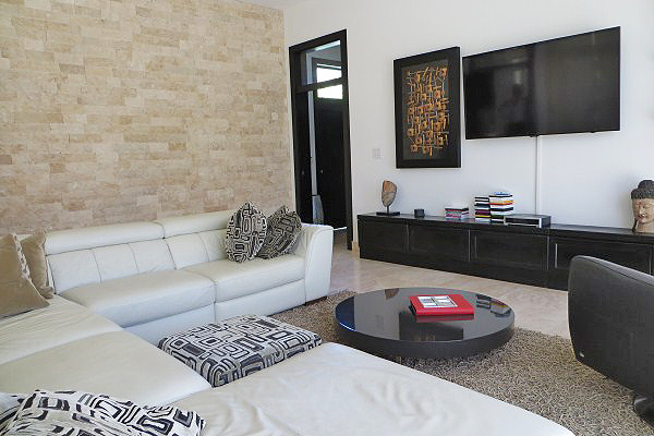 Luxury Estate Home with Swimming Pool in David, Panama – Included with the Property Are a Corp And Permanent Residencies For A Full Family – Casa de Lujo con Piscina en David, Panamá – Incluidos con la Propiedad hay una Corporación y Residencias Permanentes para una Familia Completa photo 10