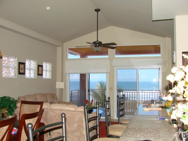 High-end 3 Bedroom View Panama Condominium Right On The Beach