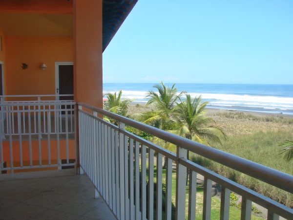 High-end 3 Bedroom View Panama Condominium Right On The Beach photo 5