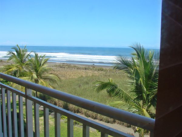 High-end 3 Bedroom View Panama Condominium Right On The Beach photo 6