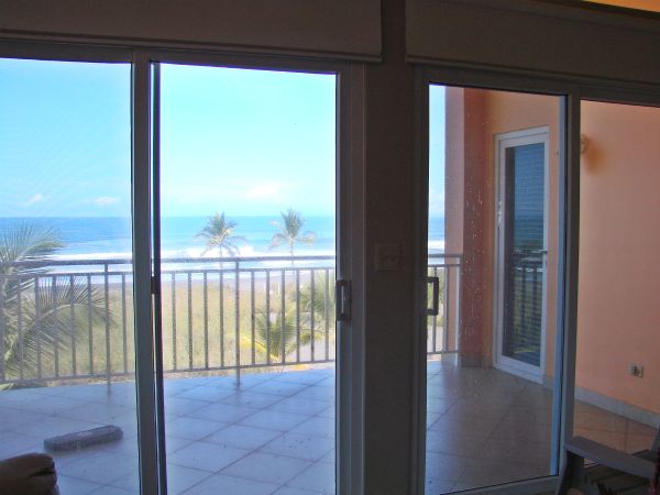 High-end 3 Bedroom View Panama Condominium Right On The Beach photo 7