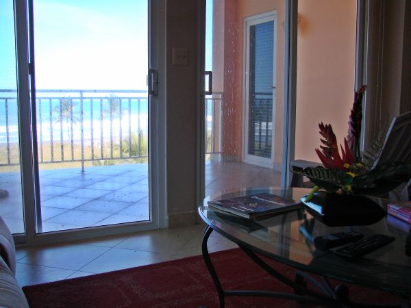 High-end 3 Bedroom View Panama Condominium Right On The Beach photo 8