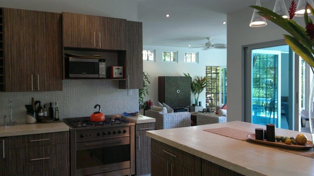 withdrawn - Tropical Villa in Coronado with Swimming Pool and Hair Salon