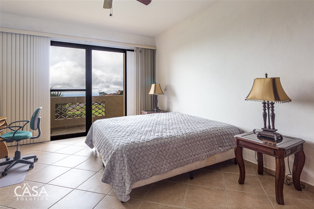 Sold by Casa Solution - High Quality Condominium with Three Balconies & Great Views for Sale in Boquete Country Club - Furnishings Included! - ¡Los Muebles Están Incluidos! photo 6