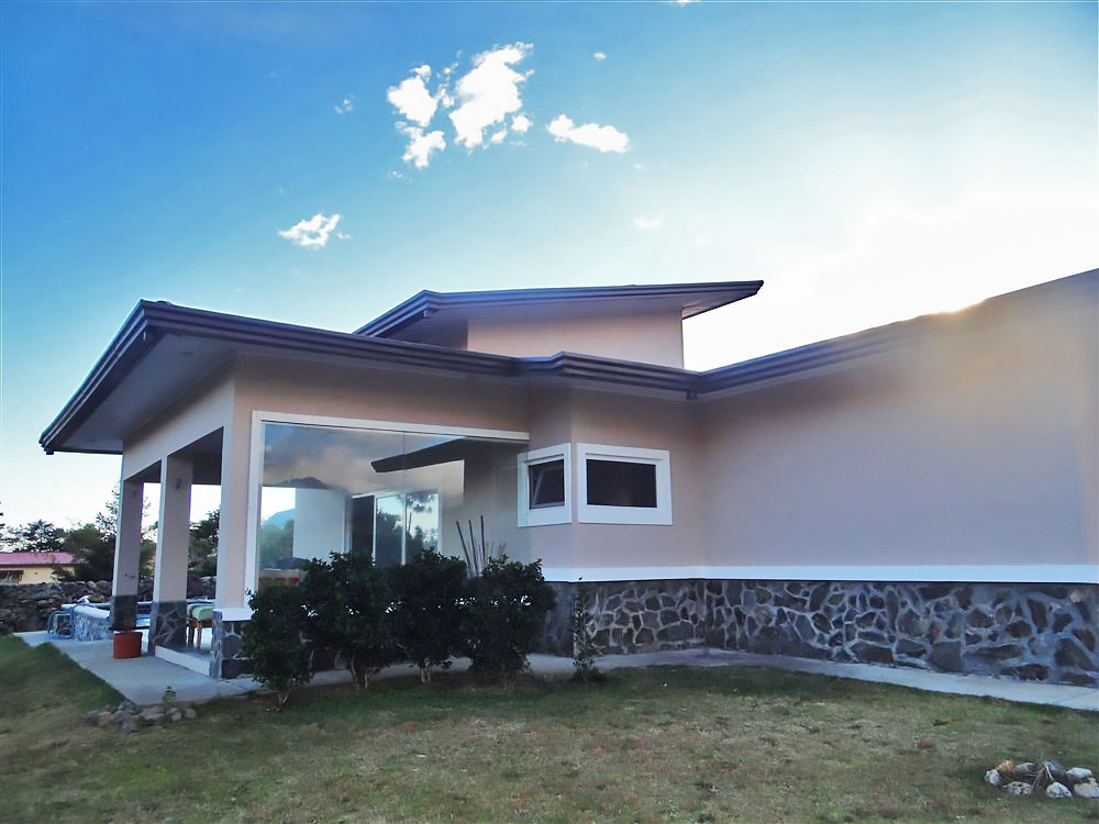 Beautiful Alto Boquete House for Sale with Swimming Pool & Mountain View - For Sale photo 3