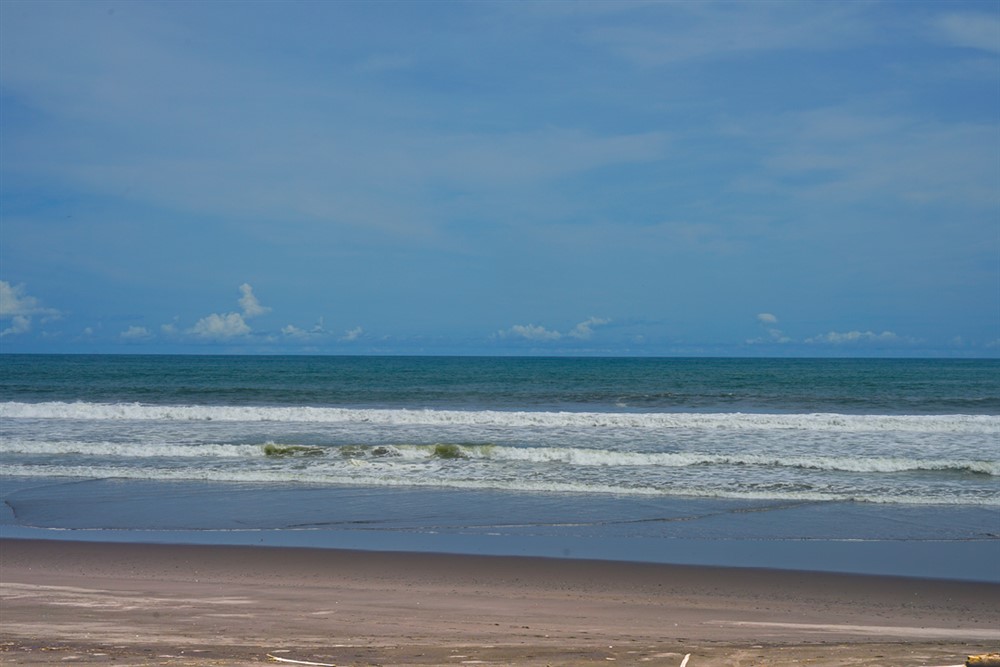 Sold by Casa Solution – Low Price Beachfront Lot for Sale in Las Olas Resort Community, Panama – Lote de Bajo Precio Frente al Mar en Venta en la Comunidad de Las Olas, Panamá