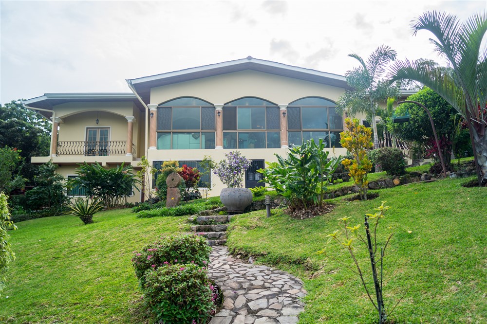 withdrawn - Luxury 6 BD View Home For Sale in Boquete - B & B & Rental Potential - Impresionante Residencia de 6 Recámaras con Vista en Volcancito photo 5