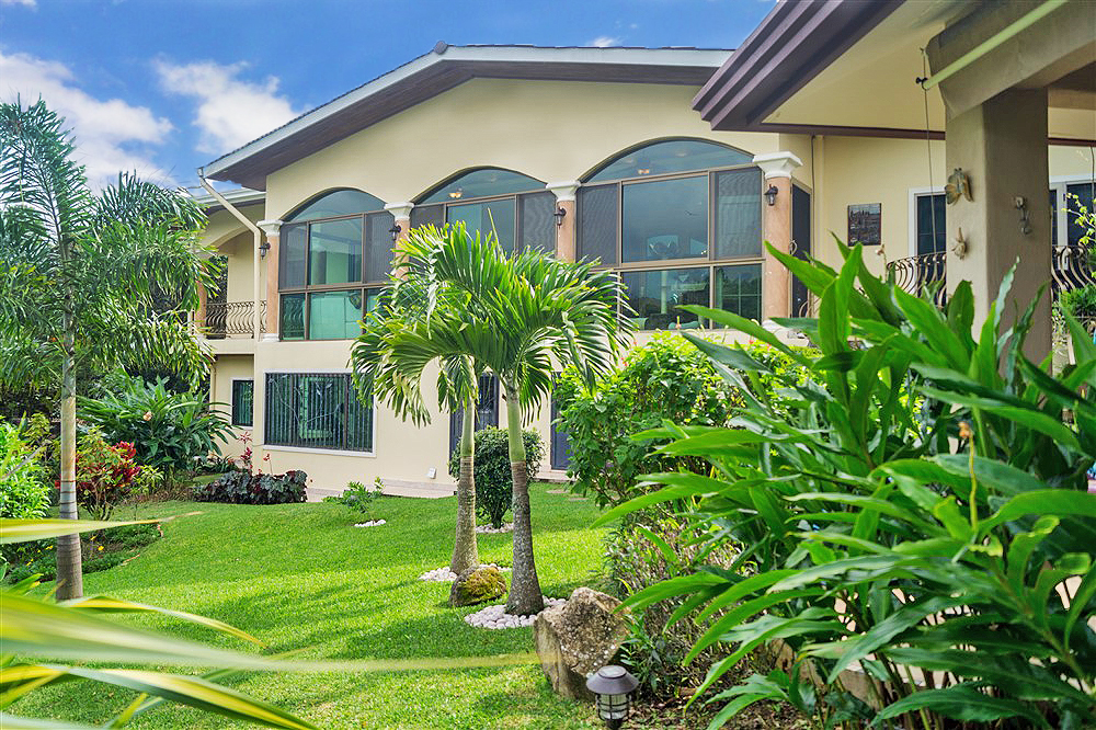 withdrawn - Luxury 6 BD View Home For Sale in Boquete - B & B & Rental Potential - Impresionante Residencia de 6 Recámaras con Vista en Volcancito photo 4