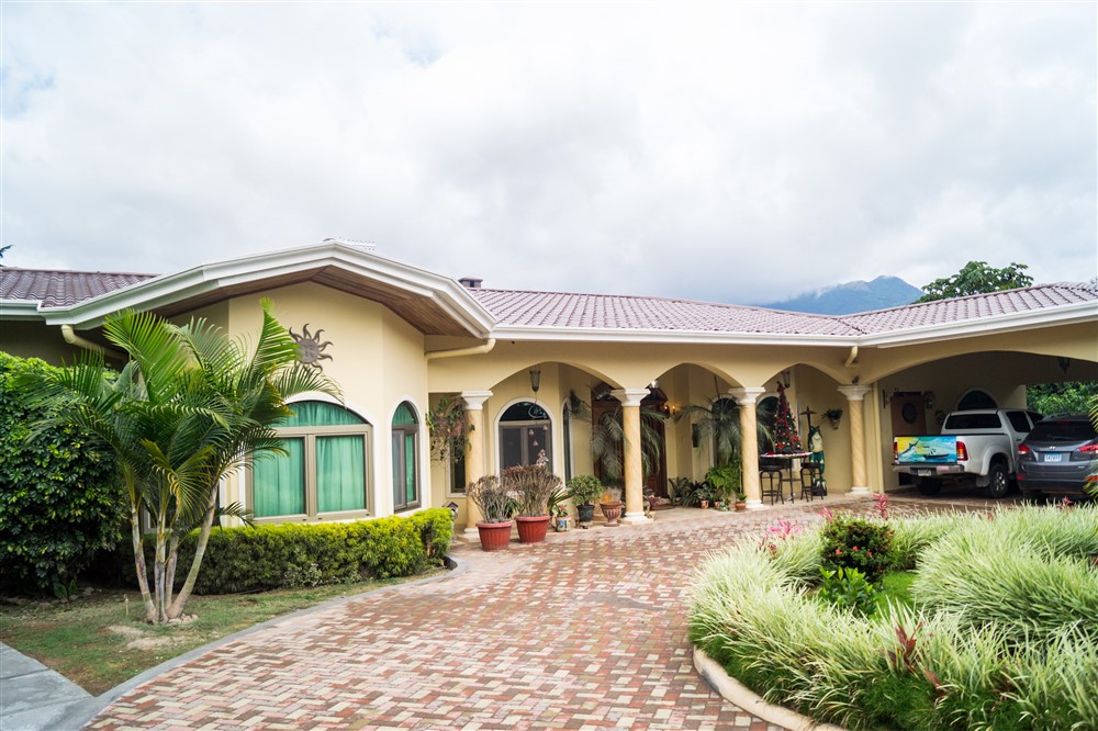 withdrawn - Luxury 6 BD View Home For Sale in Boquete - B & B & Rental Potential - Impresionante Residencia de 6 Recámaras con Vista en Volcancito photo 9