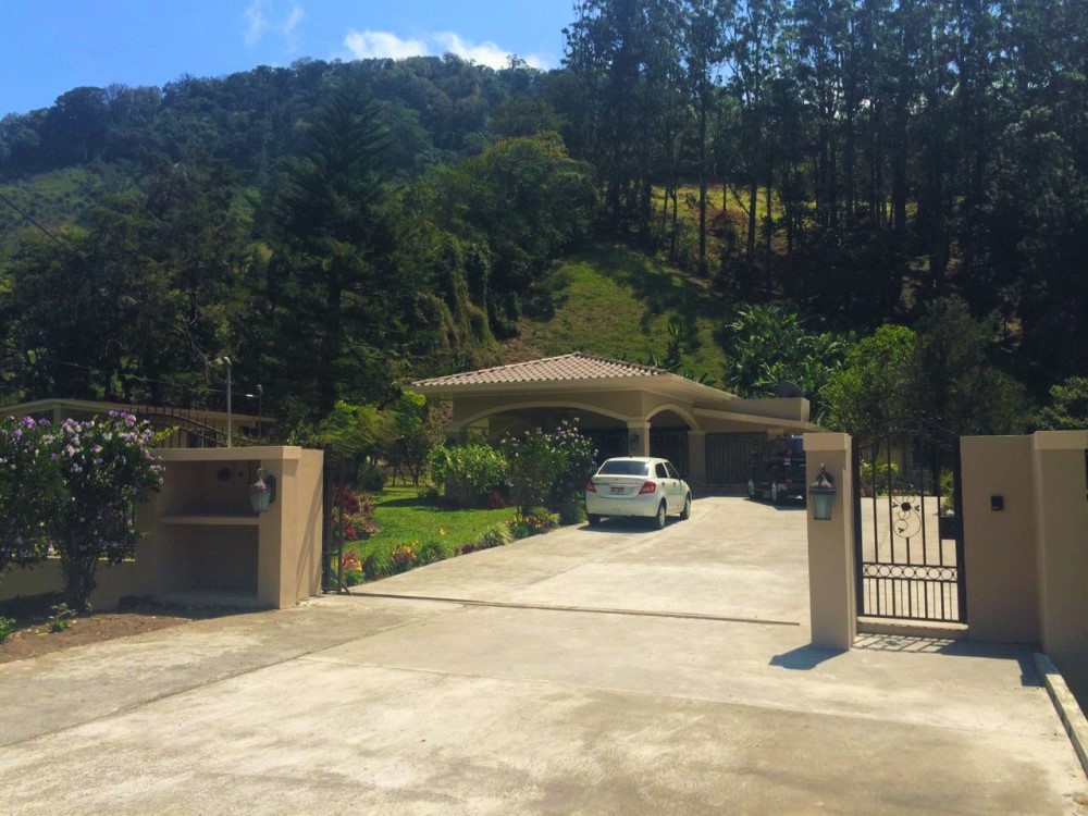 Sold by Casa Solution – Great House on 1.3 acres in Exclusive Palo Alto, Boquete – plus Guest House photo 4