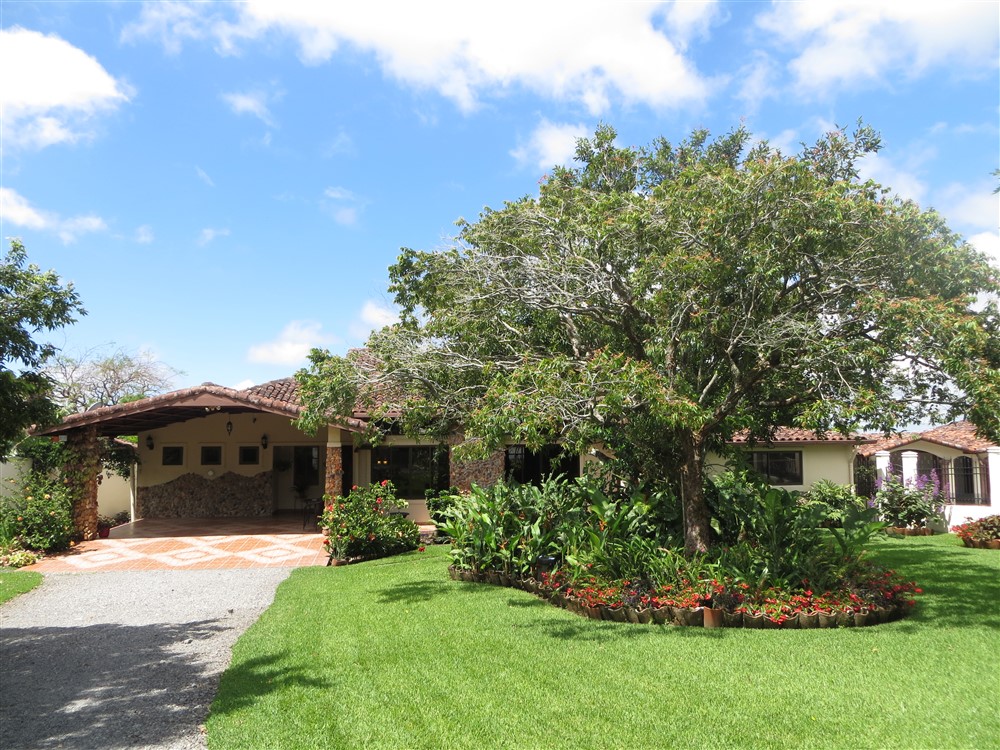 Sold by Casa Solution – Very Lovely Spanish Style House in Alto Boquete with Great Views – Furnished – Owner Financing Available