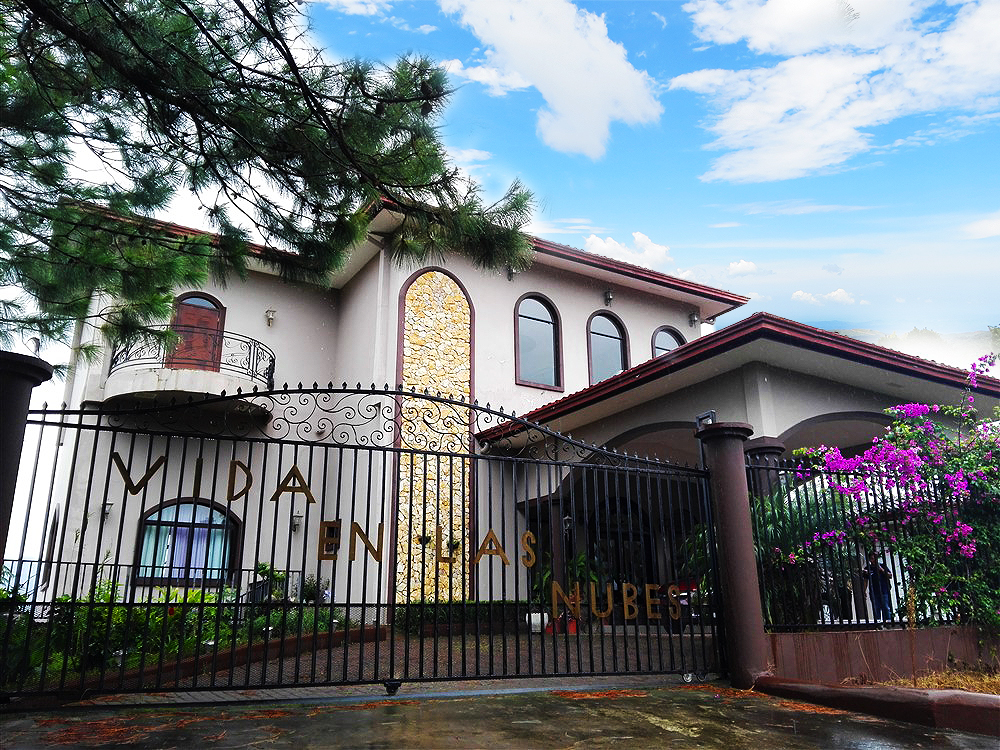 Withdrawn Mansion Nestled in the Sloping Hills of Boquete photo 4