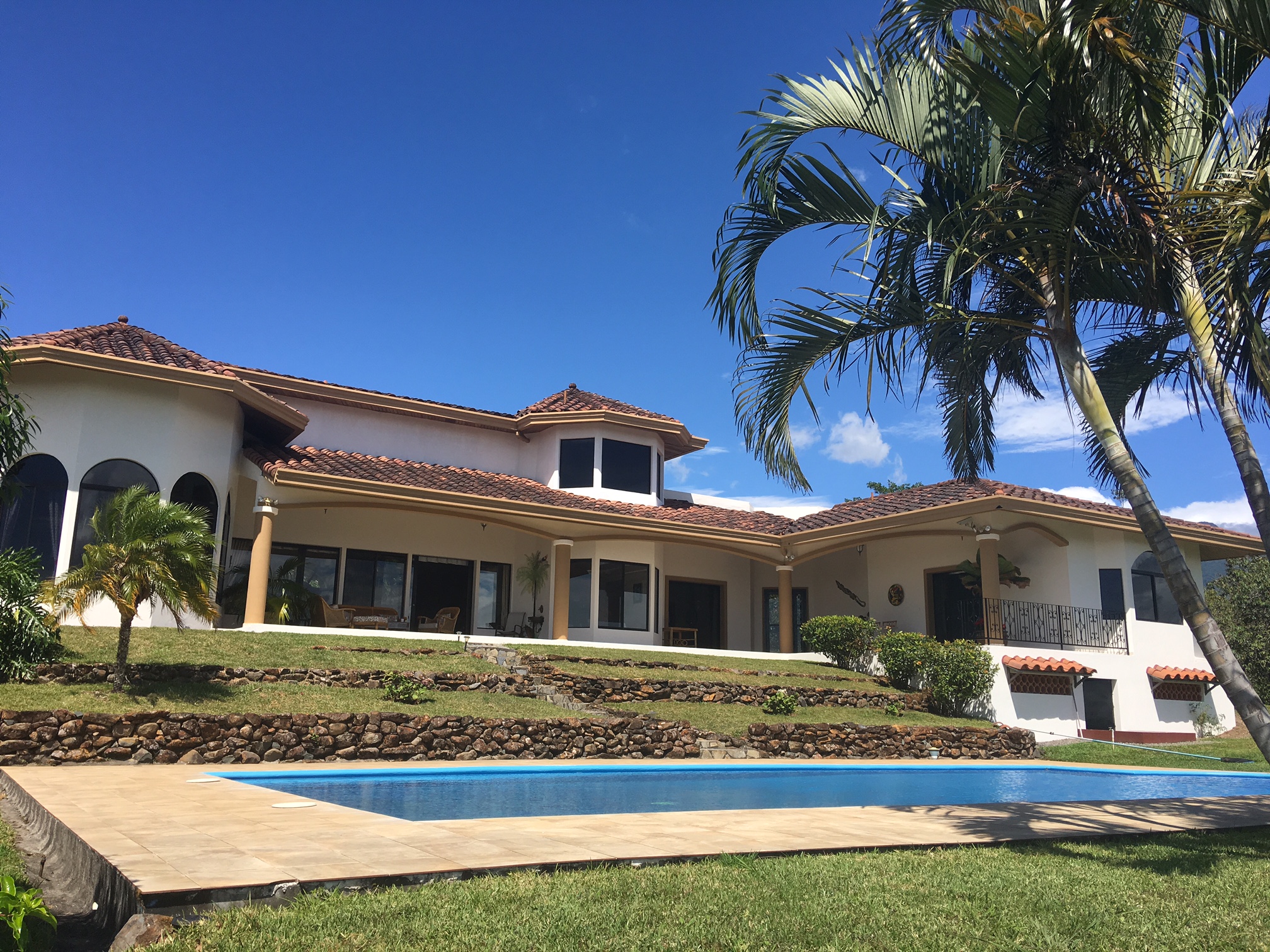New Price! Grand View Estate House with Pool, for Sale Next to 18 Hole Championship Golf Course – ¡Nuevo Precio! Grandiosa Casa con Piscina, en Venta Junto al Campo de Golf de Campeonato de 18 Hoyos – Boquete photo 4