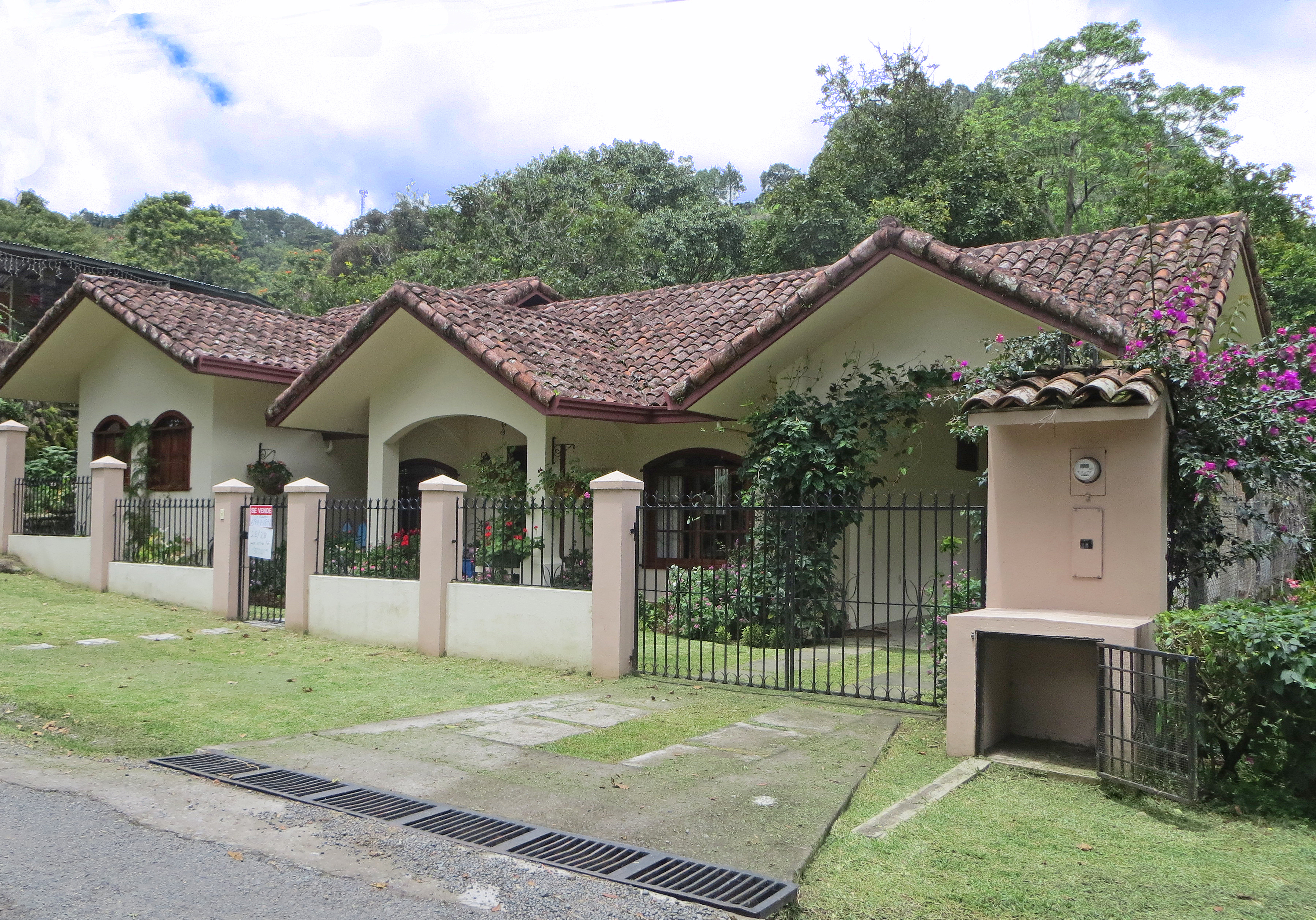 Sold by Casa Solution – Prestigious Address – Downtown Boquete Residence – Reduced – Great Deal of the Month photo 5