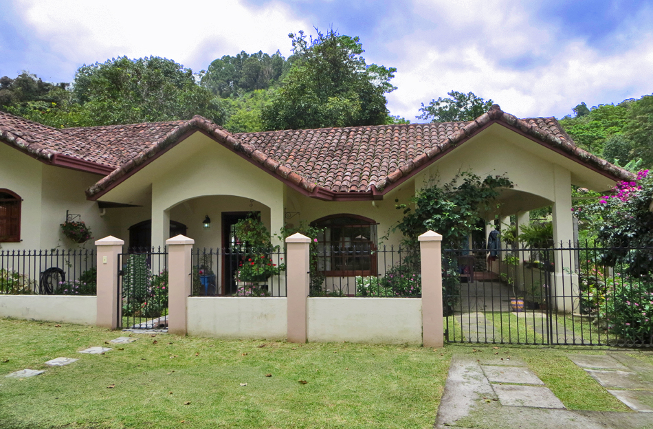 Sold by Casa Solution – Prestigious Address – Downtown Boquete Residence – Reduced – Great Deal of the Month photo 3