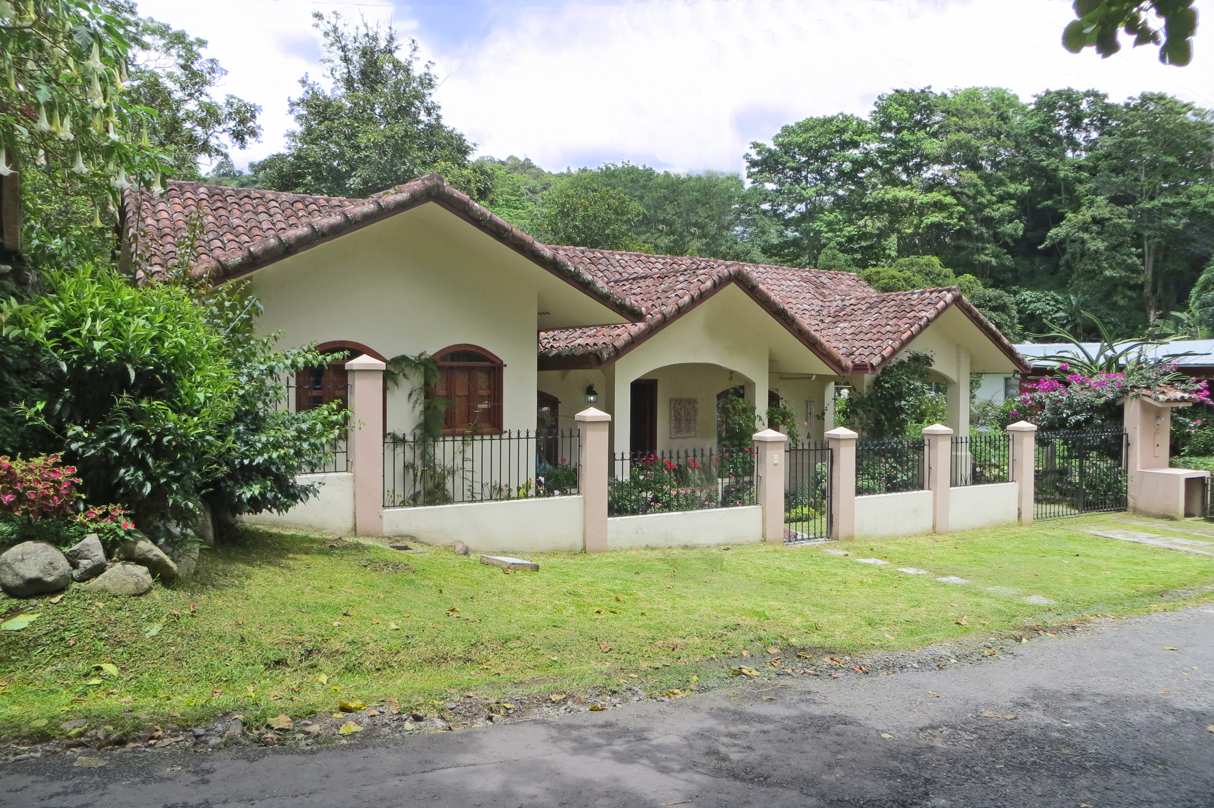 Sold by Casa Solution – Prestigious Address – Downtown Boquete Residence – Reduced – Great Deal of the Month photo 6