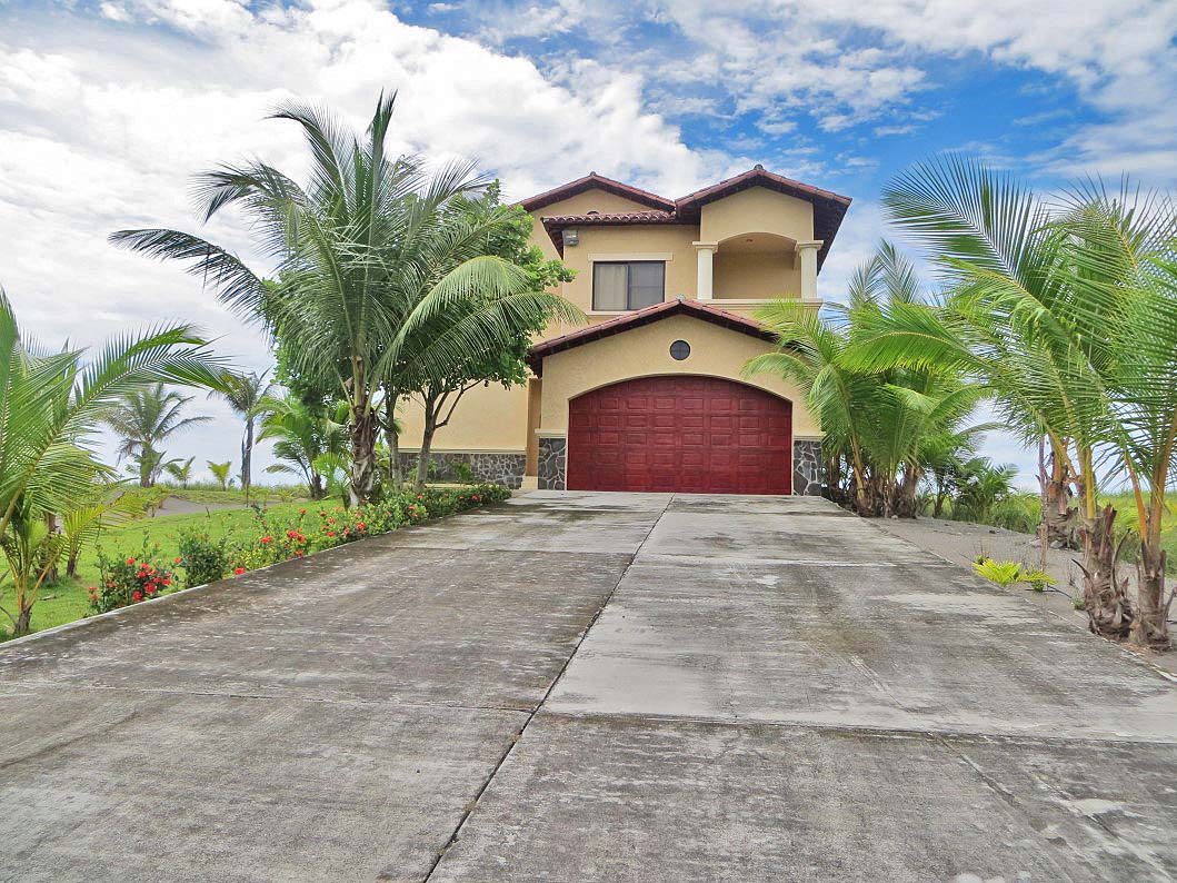 Large and Luxurious Beach House in Panama photo 2