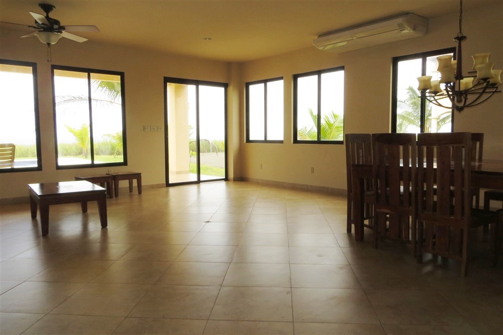 4 Bedroom Oceanfront House in Las Olas, Panama near Costa Rica - Casa de 4 Dormitorios Frente al Mar en Las Olas, La Barqueta,  Panamá photo 7