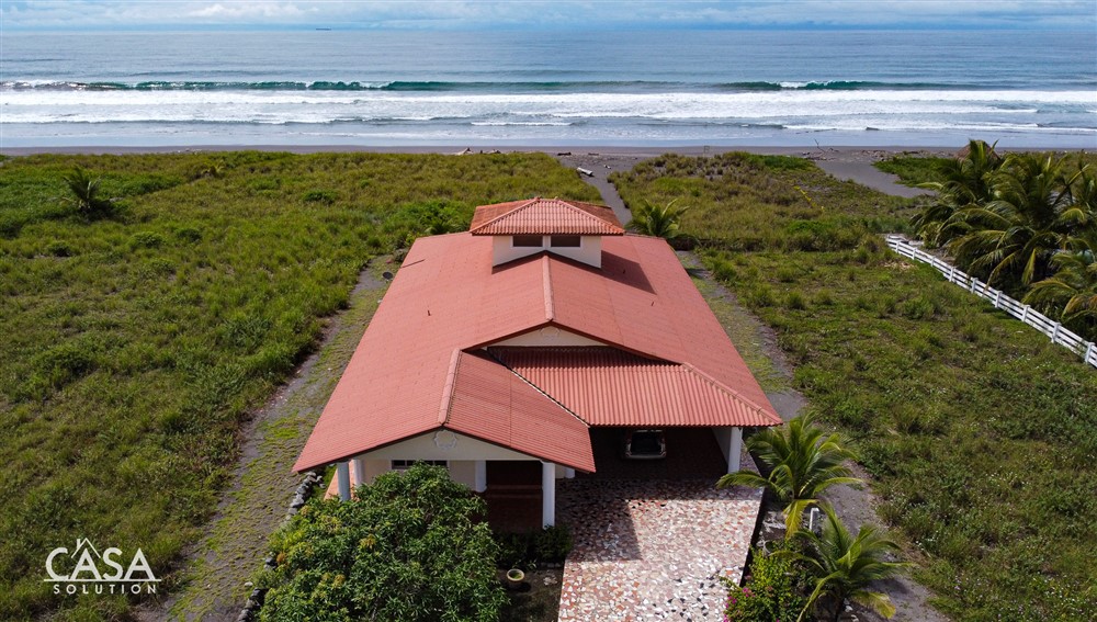 Sold by Casa Solution – What a View! Oceanfront Beach House for Sale in Las Olas, Barqueta Panama – Las Olas, Barqueta Panamá Playa Frente al Mar Casa en Venta