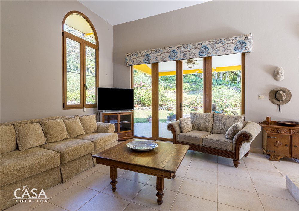 Very Beautiful Home for Sale in Boquete on a Lovely Acre of Landscaped Property in Lucero Golf Community – Incredible Views! – Hermosa Casa de Campo de Golf Lucero en Venta en Boquete en un Hermoso Acre de Propiedad Ajardinada photo 7