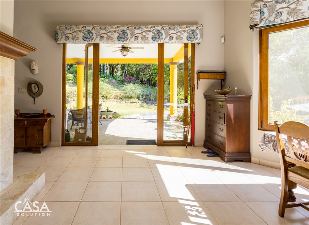 Very Beautiful Home for Sale in Boquete on a Lovely Acre of Landscaped Property in Lucero Golf Community – Incredible Views! – Hermosa Casa de Campo de Golf Lucero en Venta en Boquete en un Hermoso Acre de Propiedad Ajardinada photo 8
