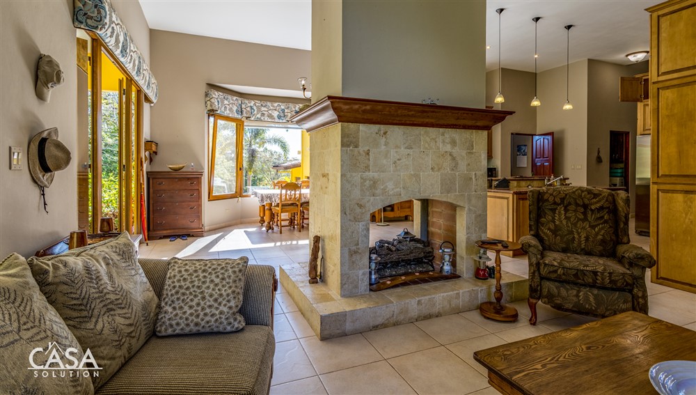 Very Beautiful Home for Sale in Boquete on a Lovely Acre of Landscaped Property in Lucero Golf Community – Incredible Views! – Hermosa Casa de Campo de Golf Lucero en Venta en Boquete en un Hermoso Acre de Propiedad Ajardinada photo 10