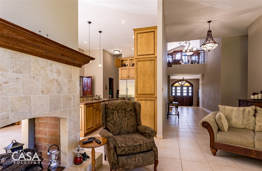 Very Beautiful Home for Sale in Boquete on a Lovely Acre of Landscaped Property in Lucero Golf Community – Incredible Views! – Hermosa Casa de Campo de Golf Lucero en Venta en Boquete en un Hermoso Acre de Propiedad Ajardinada photo 11