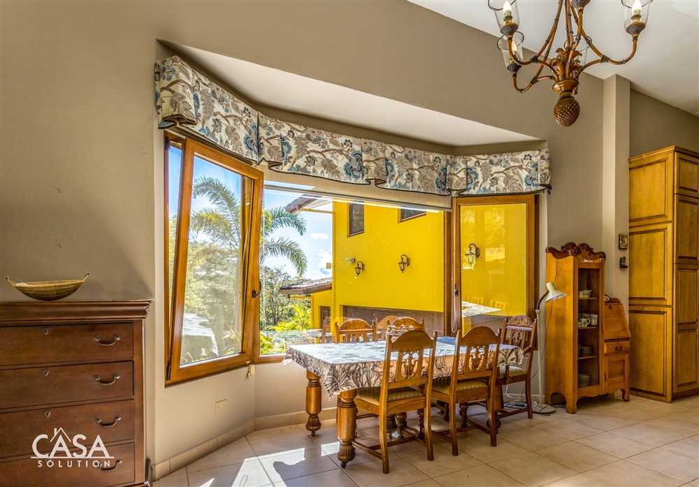 Very Beautiful Home for Sale in Boquete on a Lovely Acre of Landscaped Property in Lucero Golf Community – Incredible Views! – Hermosa Casa de Campo de Golf Lucero en Venta en Boquete en un Hermoso Acre de Propiedad Ajardinada photo 12