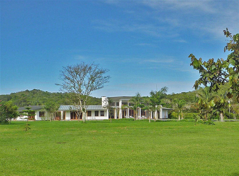 Casa Blanca Estate Property in Volcan, Panama Near Private Airstrip - Great Option for Jetsetters or Celebrities photo 4