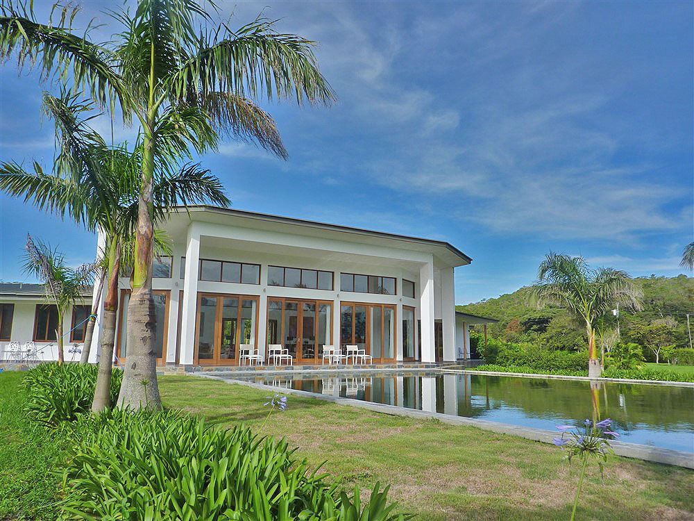 Casa Blanca Estate Property in Volcan, Panama Near Private Airstrip - Great Option for Jetsetters or Celebrities photo 3