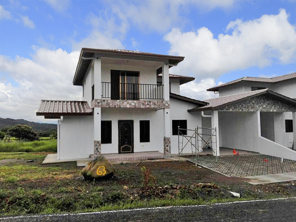 Two Unit Duplex Townhouses for Sale in El Olimpo, Boquete Panama – Price is For Both Units Combined – Dos Unidades Duplex Adosados en Venta en El Olimpo, Boquete Panamá photo 6