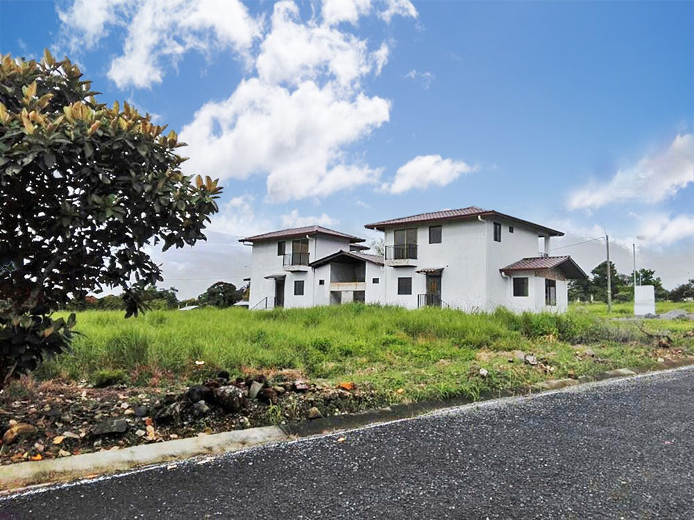 Two Unit Duplex Townhouses for Sale in El Olimpo, Boquete Panama – Price is For Both Units Combined – Dos Unidades Duplex Adosados en Venta en El Olimpo, Boquete Panamá