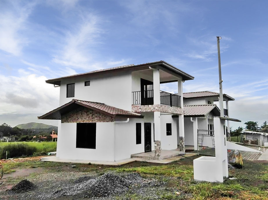 Two Unit Duplex Townhouses for Sale in El Olimpo, Boquete Panama – Price is For Both Units Combined – Dos Unidades Duplex Adosados en Venta en El Olimpo, Boquete Panamá photo 2
