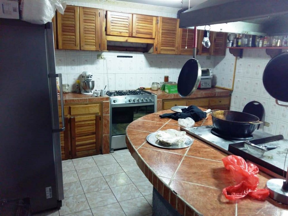 withdrawn – Building with an Operating Turnkey Restaurant & Upstairs Living Quarters in Volcan, Panama for Sale photo 6