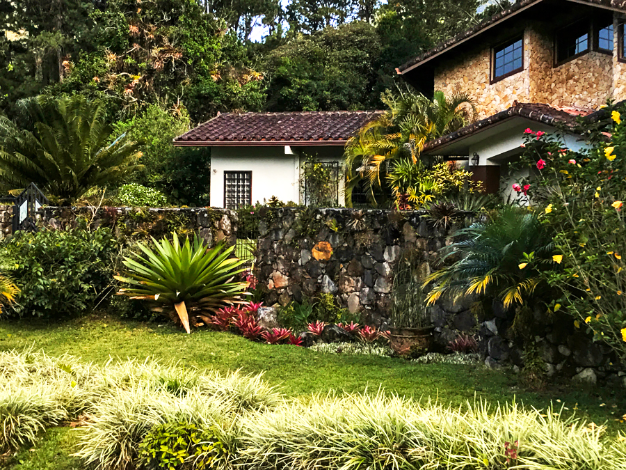 Great Deal!  Beautiful Palo Alto House with Tropical Botanical Garden  & Outstanding Features on 1.24 Acres Less Than 5 Minutes from Downtown Boquete. – Hermosa Casa con Jardín Botánico Tropical en Palo Alto, Boquete photo 10