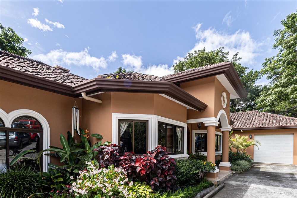 Sold - Magnificent Home with Breathtaking Views for Sale in Boquete, Panama - Asombrosa Casa Lujosa en Volcancito, Boquete photo 10