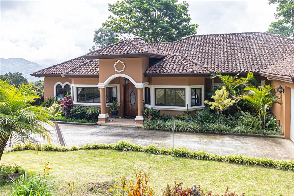 Sold - Magnificent Home with Breathtaking Views for Sale in Boquete, Panama - Asombrosa Casa Lujosa en Volcancito, Boquete photo 9