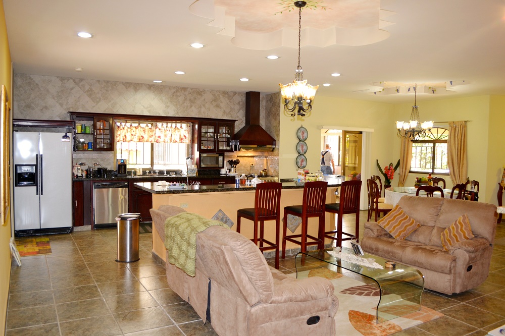 withdrawn House for Sale in Alto Dorado, Alto Boquete with Guest House - Furnished