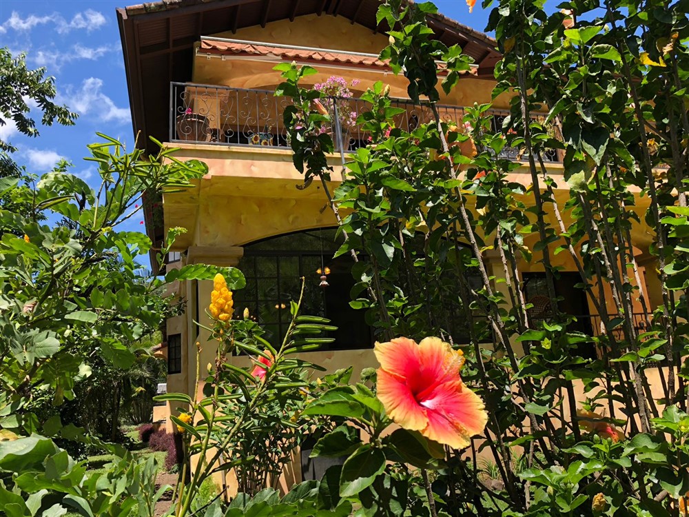 Large Riverfront Condominium for Sale in Valle Escondido, Boquete, Panama – Furnishings and Club Membership Included – Condominio Grande en Venta en Valle Escondido, Boquete, Panamá