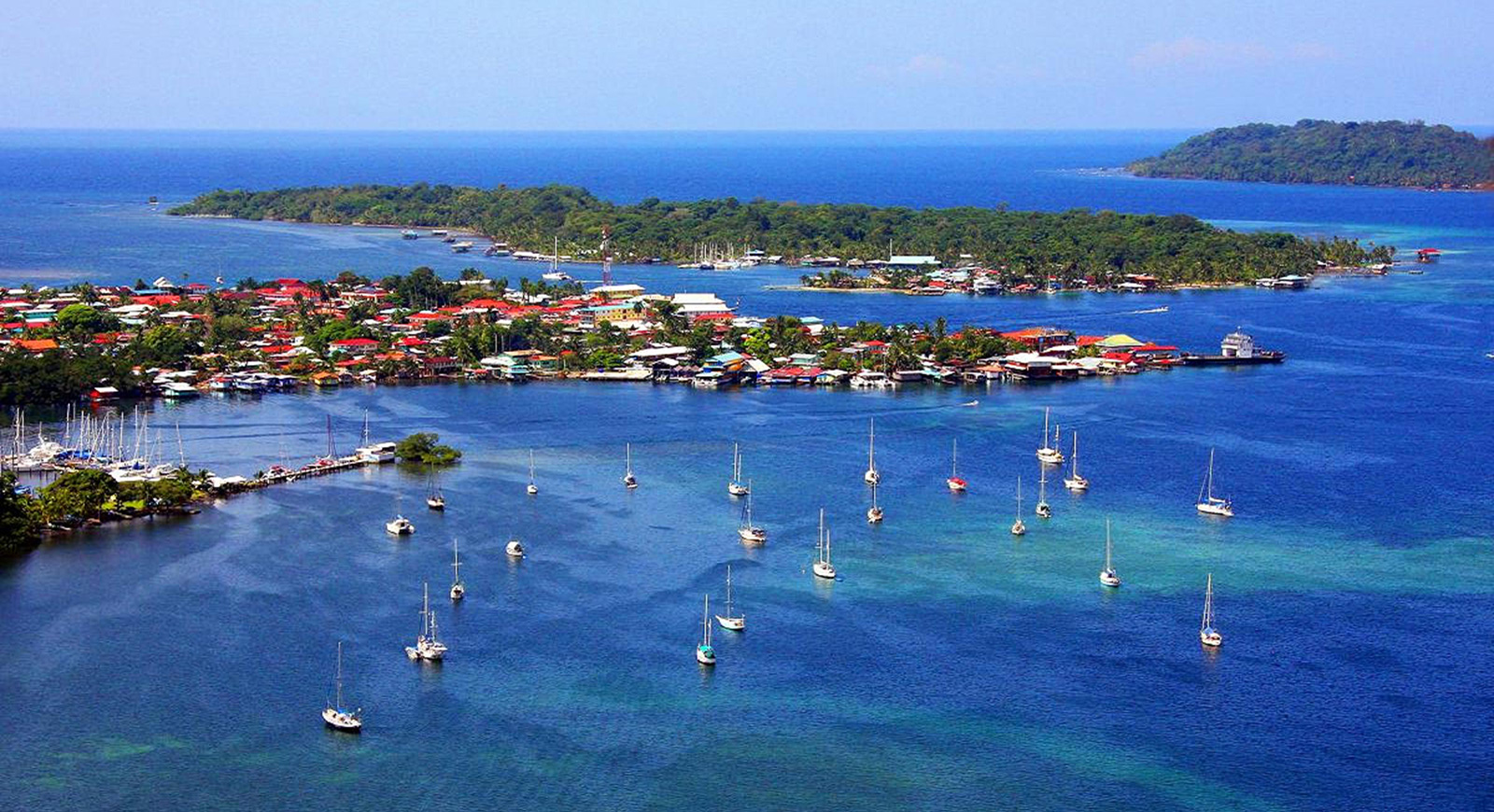 Entire Apartment Building of 7 Units in the Heart of Bocas del Toro Downtown - Fully Furnished - Titled Property - Significant Income - Edificio de apartamentos completo de 7 unidades en Bocas del Toro photo 7