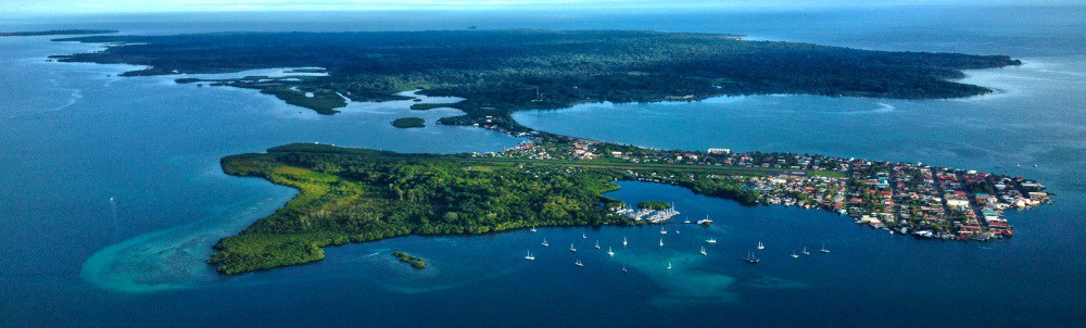 Entire Apartment Building of 7 Units in the Heart of Bocas del Toro Downtown - Fully Furnished - Titled Property - Significant Income - Edificio de apartamentos completo de 7 unidades en Bocas del Toro photo 6