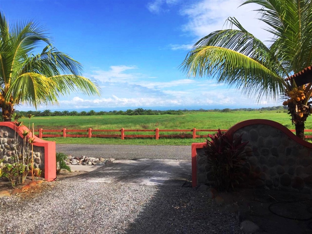 Sold by Casa Solution – Truly Living on the Beach. – Beachfront House with New Pool for Sale in Las Olas Resort Community, Panama – Furnished – Verdaderamente vivir en la playa – Casa frente al mar con una piscina photo 9