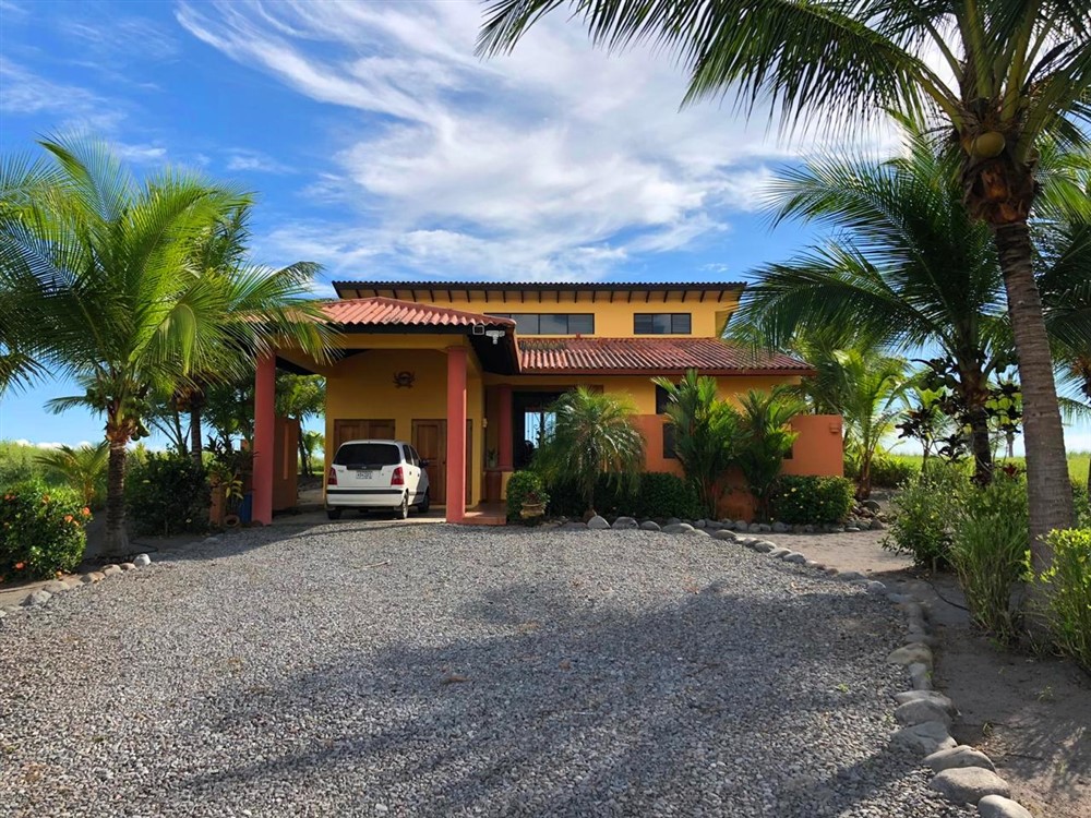 Sold by Casa Solution – Truly Living on the Beach. – Beachfront House with New Pool for Sale in Las Olas Resort Community, Panama – Furnished – Verdaderamente vivir en la playa – Casa frente al mar con una piscina photo 4