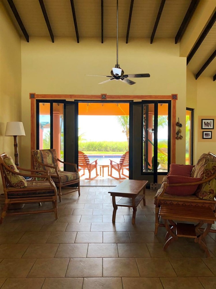 Sold by Casa Solution – Truly Living on the Beach. – Beachfront House with New Pool for Sale in Las Olas Resort Community, Panama – Furnished – Verdaderamente vivir en la playa – Casa frente al mar con una piscina photo 5