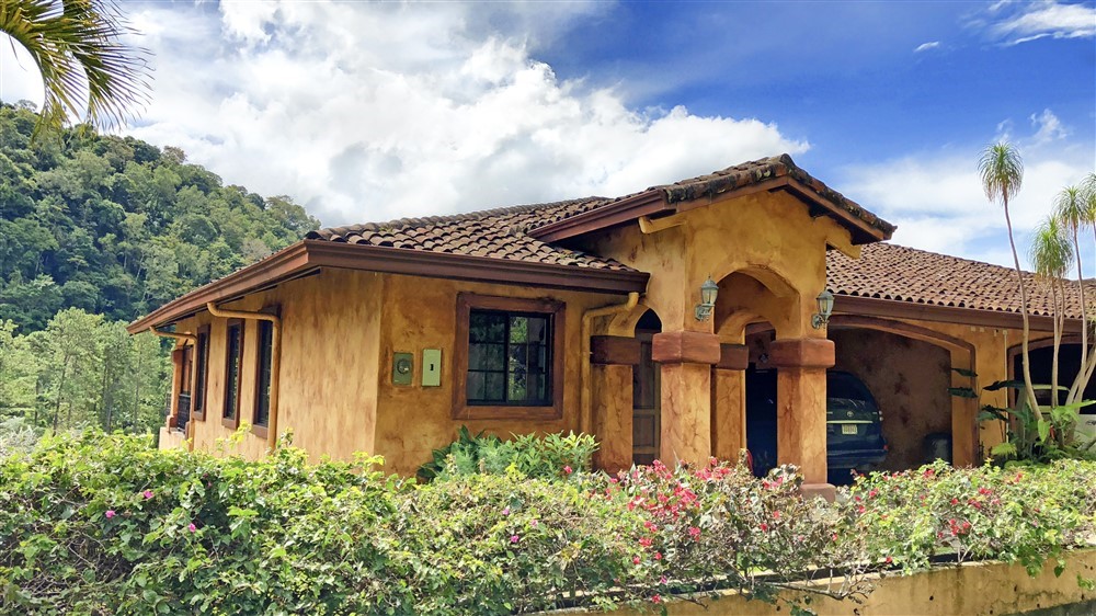 Sold by Casa Solution - Valle Escondido Spacious Golf Villa for Sale in Boquete, Panama photo 3