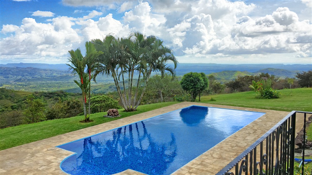New Price! Grand View Estate House with Pool, for Sale Next to 18 Hole Championship Golf Course – ¡Nuevo Precio! Grandiosa Casa con Piscina, en Venta Junto al Campo de Golf de Campeonato de 18 Hoyos – Boquete photo 8