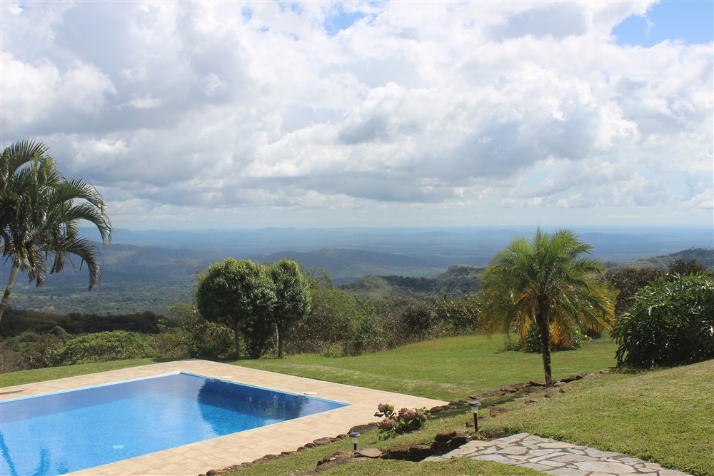 New Price! Grand View Estate House with Pool, for Sale Next to 18 Hole Championship Golf Course – ¡Nuevo Precio! Grandiosa Casa con Piscina, en Venta Junto al Campo de Golf de Campeonato de 18 Hoyos – Boquete photo 9